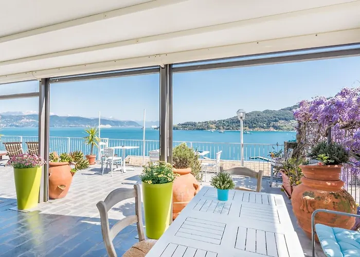 La Tortuga Πανσιόν 4*